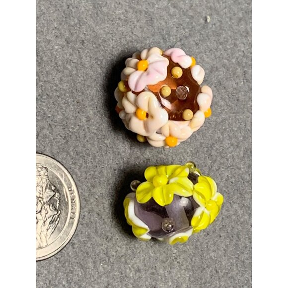 Set of 2 Handmade Lampwork Floral Glass Beads - Picture 6 of 6